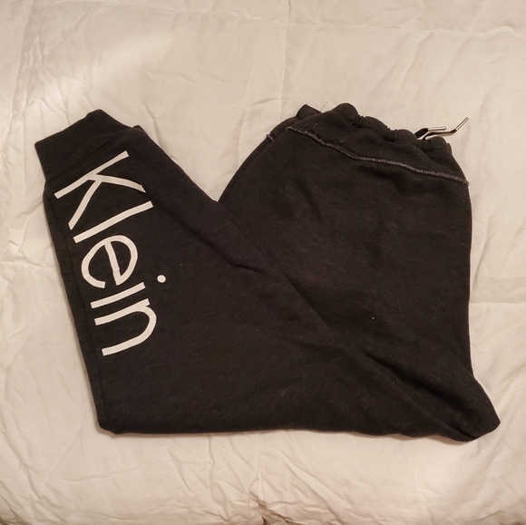 Calvin Klein Pants - 🔥 2/$30 🔥 Calvin Klein Capri Joggers